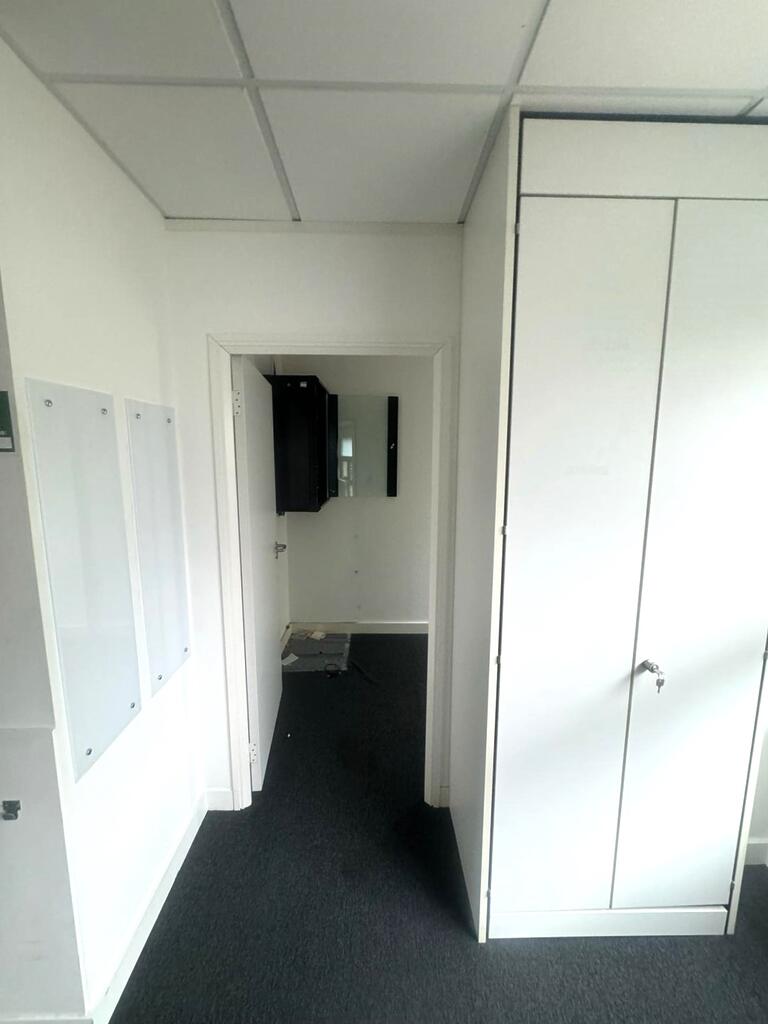 Purpose Built Office Suites in West London image 24