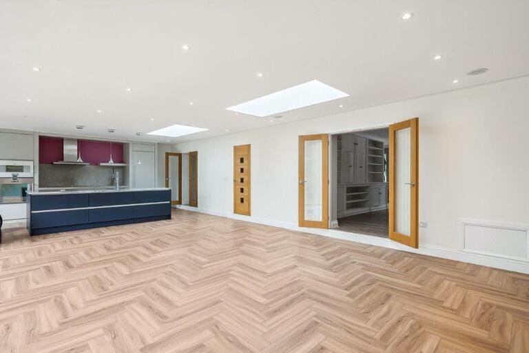 Detached House in Ascot image 4