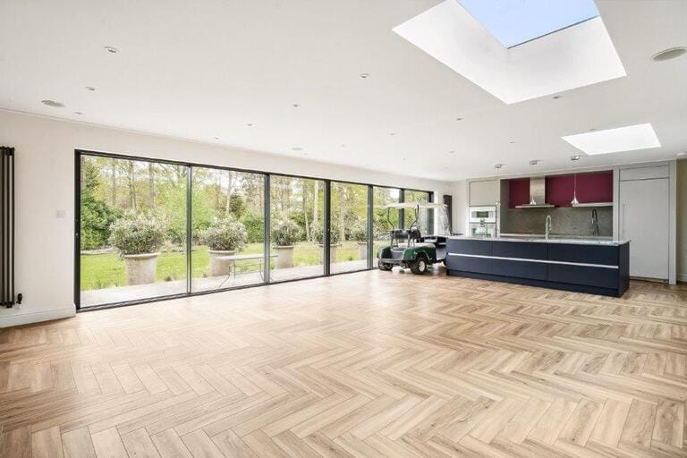 Detached House in Ascot image 2