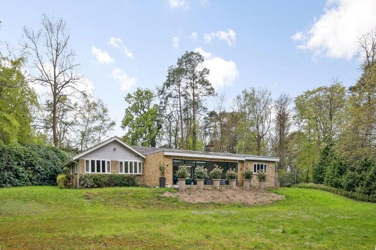Detached House in Ascot image 22