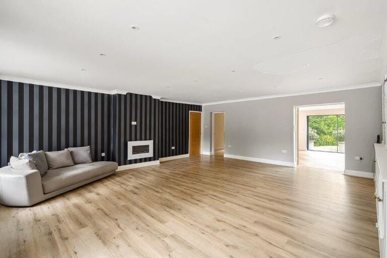 Detached House in Ascot image 8