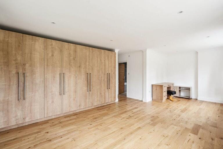 Detached House in Ascot image 13