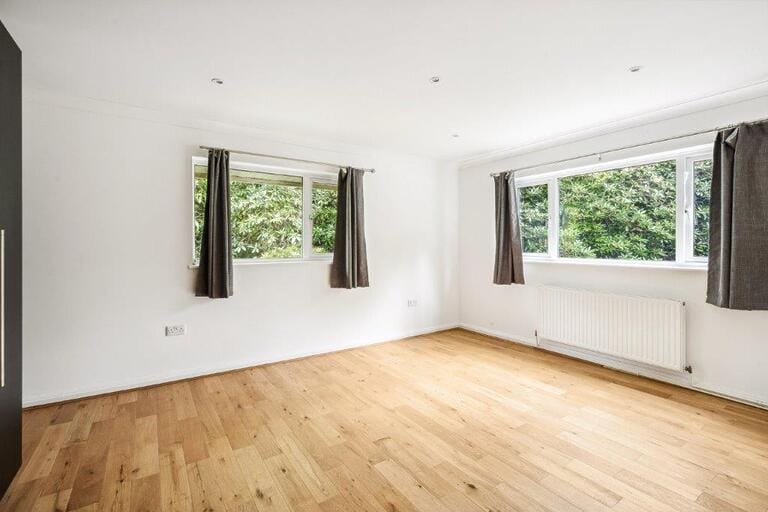 Detached House in Ascot image 18