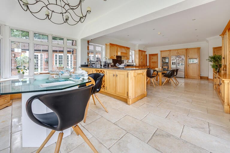 Large Detached Home in Radlett image 5
