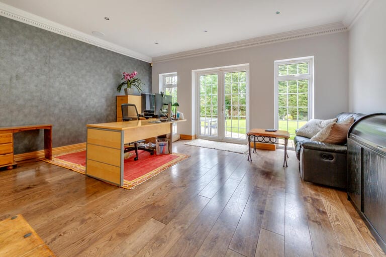 Large Detached Home in Radlett image 6