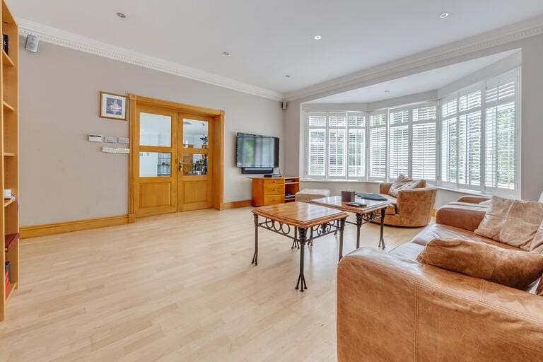 Large Detached Home in Radlett image 7