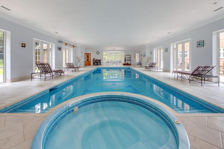 Large Detached Home in Radlett image 9