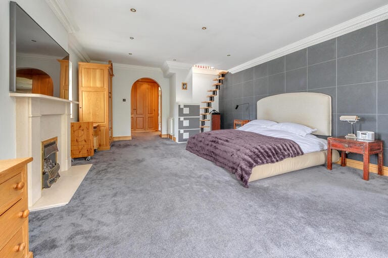 Large Detached Home in Radlett image 13