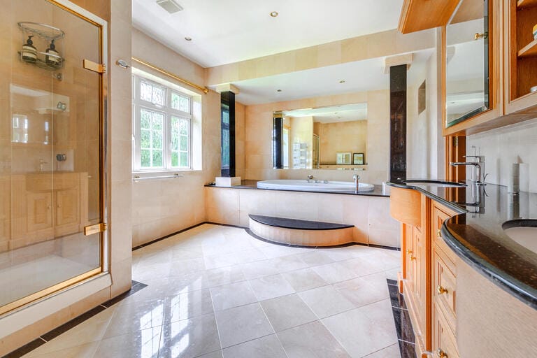 Large Detached Home in Radlett image 16