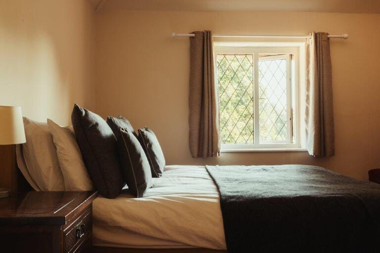 5 Bedroom House on River Thames image 48