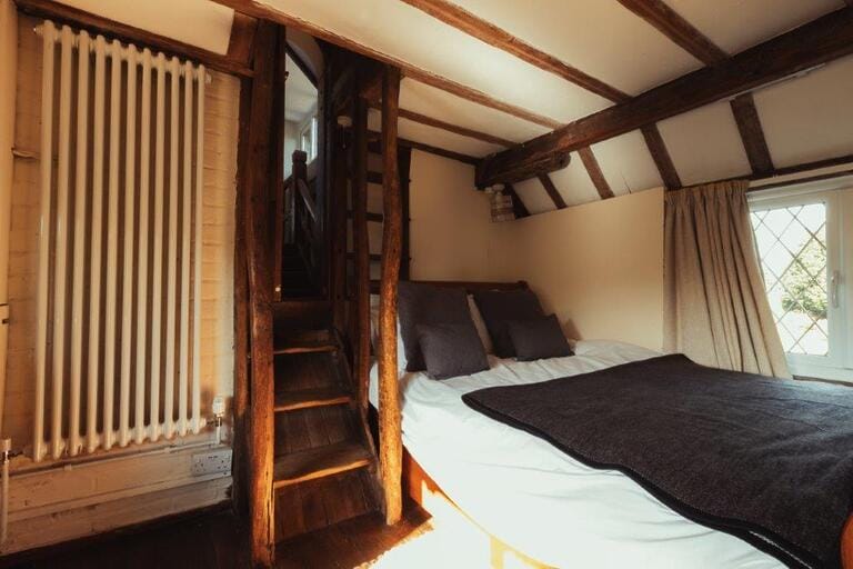 5 Bedroom House on River Thames image 44