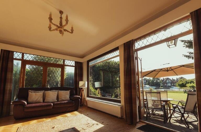 5 Bedroom House on River Thames image 17