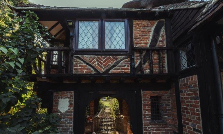 5 Bedroom House on River Thames image 3