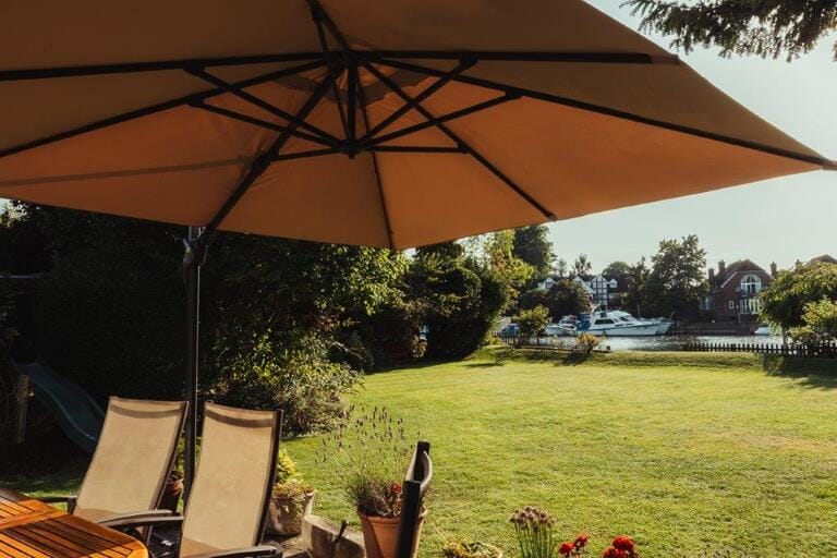 5 Bedroom House on River Thames image 92