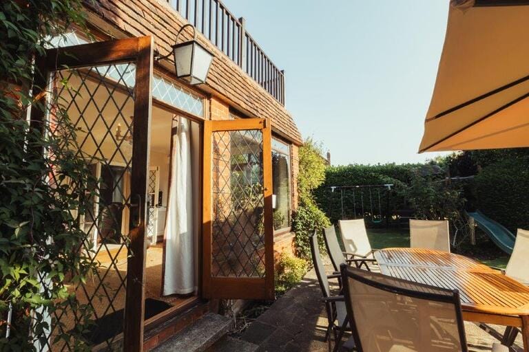 5 Bedroom House on River Thames image 90