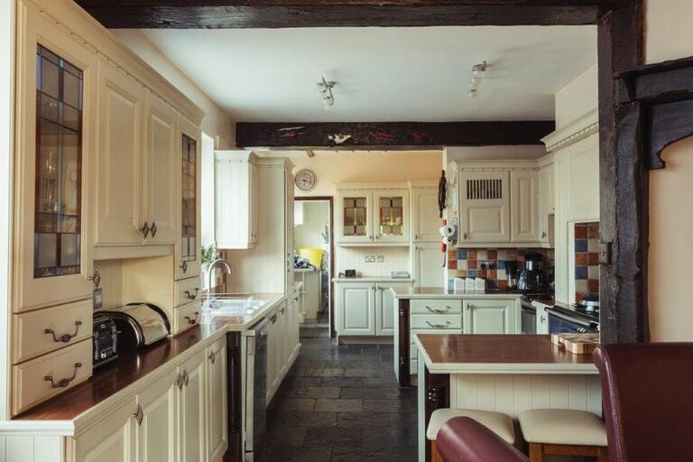 5 Bedroom House on River Thames image 27
