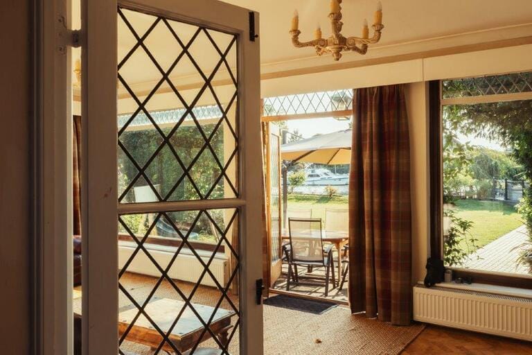 5 Bedroom House on River Thames image 32
