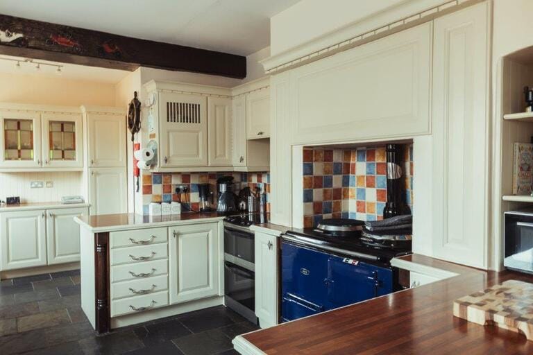 5 Bedroom House on River Thames image 26