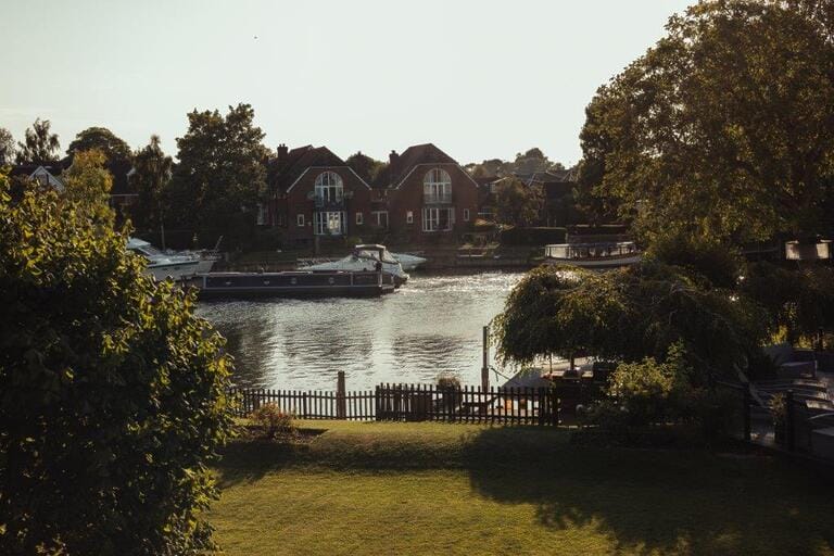 5 Bedroom House on River Thames image 116