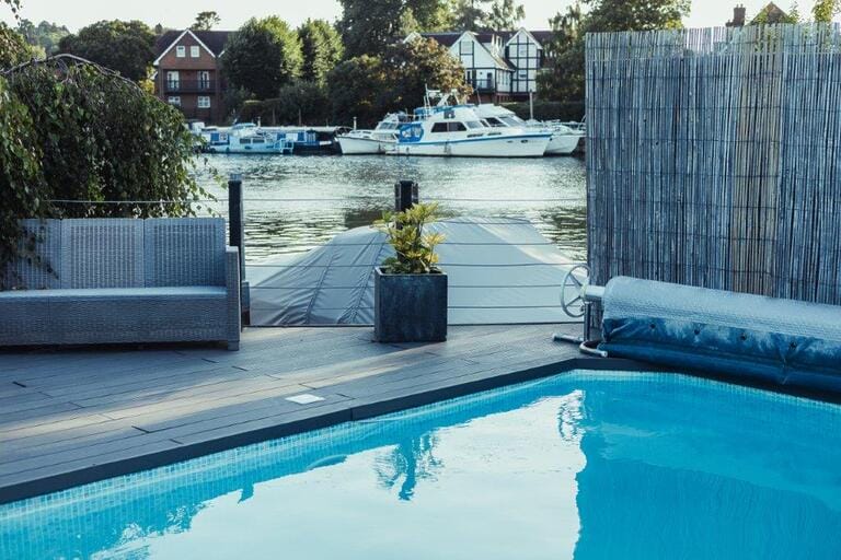 5 Bedroom House on River Thames image 99
