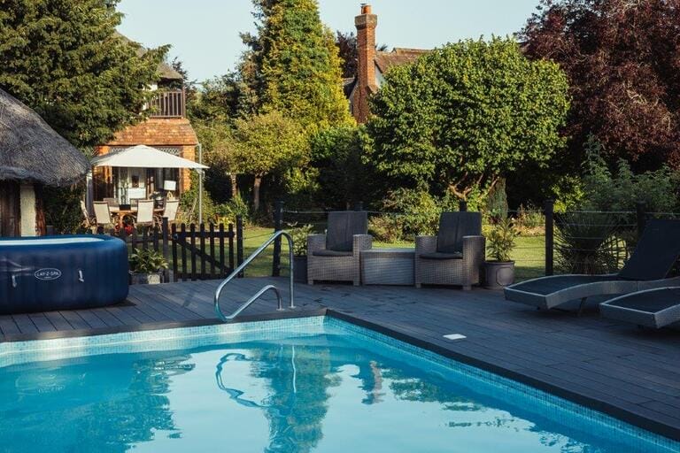 5 Bedroom House on River Thames image 101