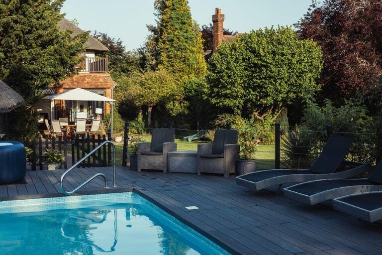 5 Bedroom House on River Thames image 104
