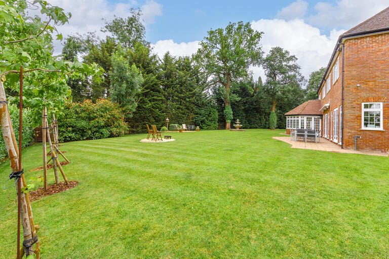 Large Detached Home in Radlett image 19