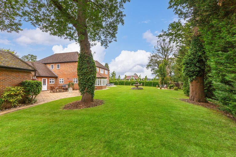 Large Detached Home in Radlett image 18
