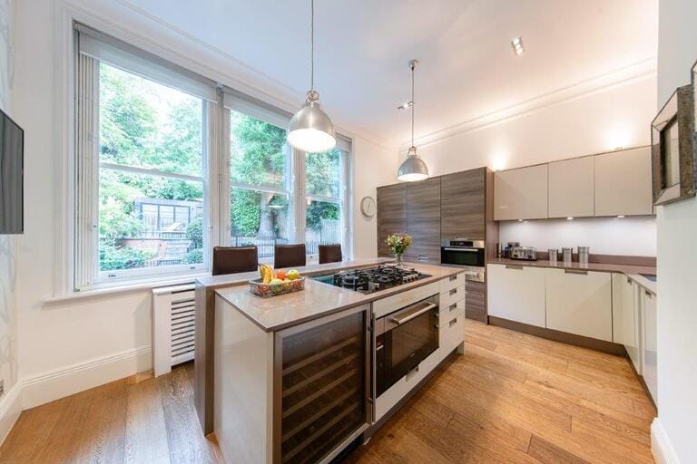 Chic Family Home image 2