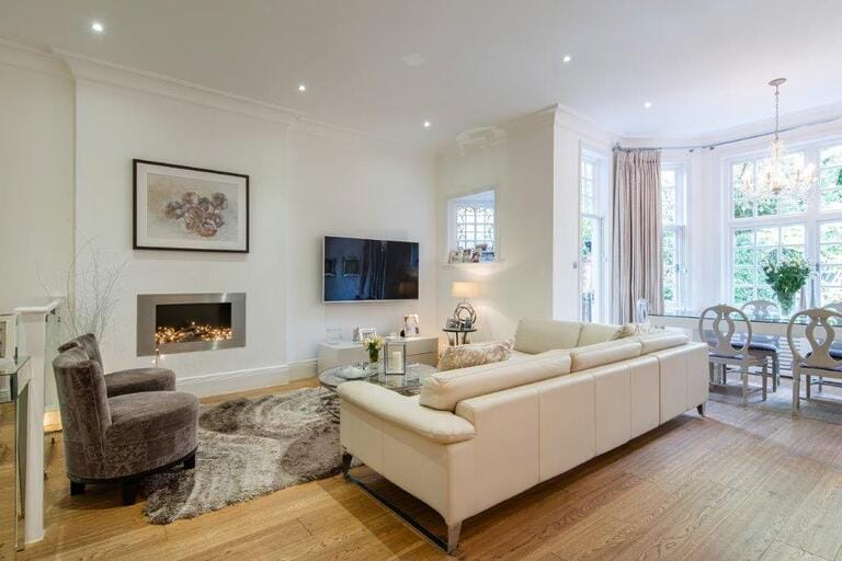 Chic Family Home image 3