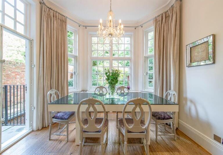 Chic Family Home image 5