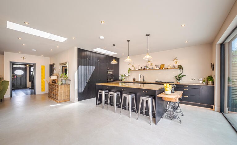 Modern Family Home on Cul-De-Sac image 5
