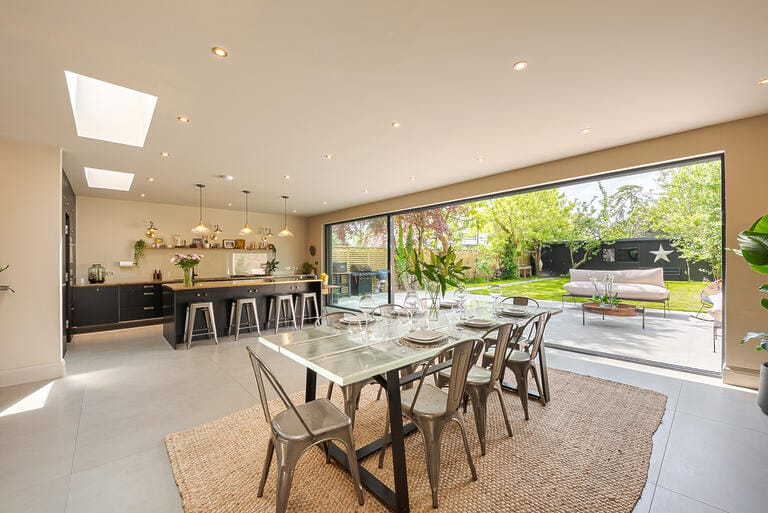 Modern Family Home on Cul-De-Sac image 7