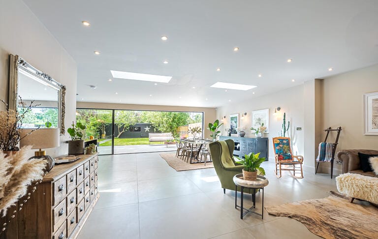 Modern Family Home on Cul-De-Sac image 11