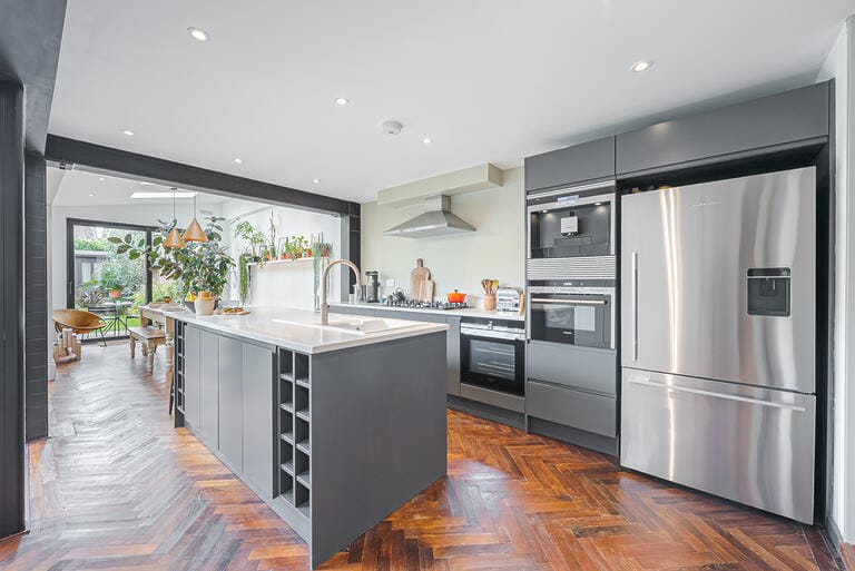 Victorian Family Home in Newham image 3