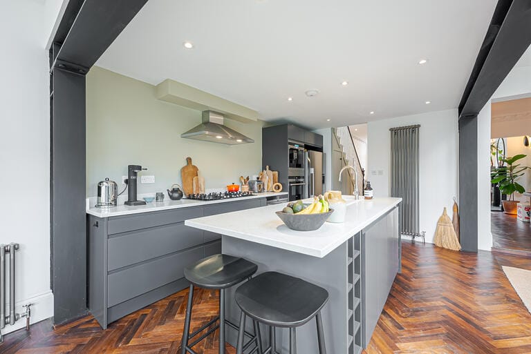 Victorian Family Home in Newham image 4
