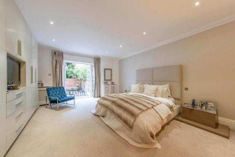 Chic Family Home image 10