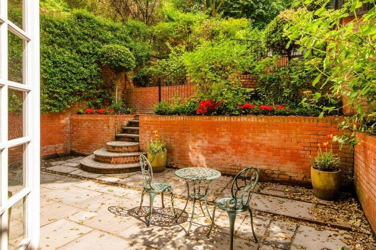 Chic Family Home image 14