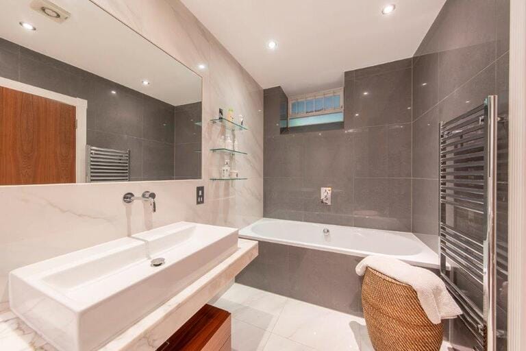 Chic Family Home image 11