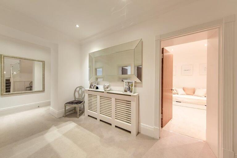 Chic Family Home image 6