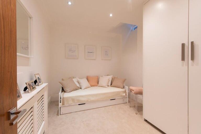 Chic Family Home image 7