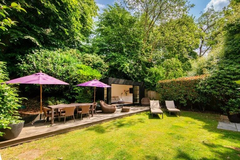 Chic Family Home image 16
