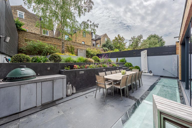 Luxurious Modern Detached Home in Clapham image 61