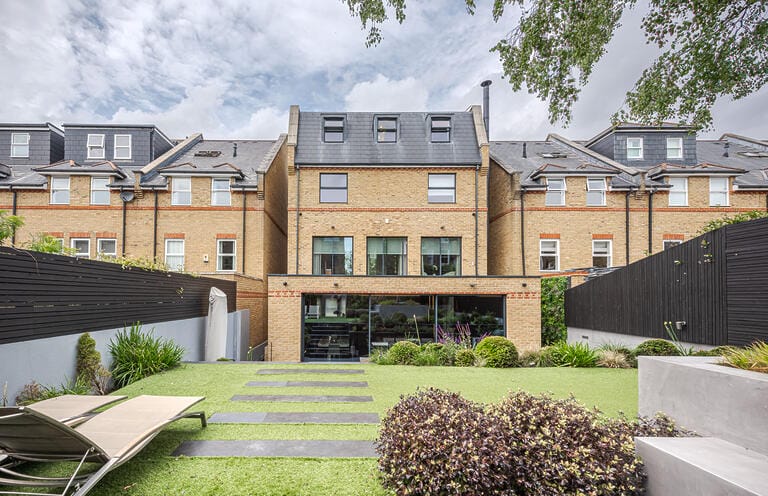 Luxurious Modern Detached Home in Clapham image 65