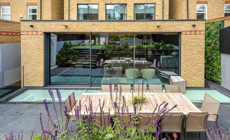 Luxurious Modern Detached Home in Clapham image 60