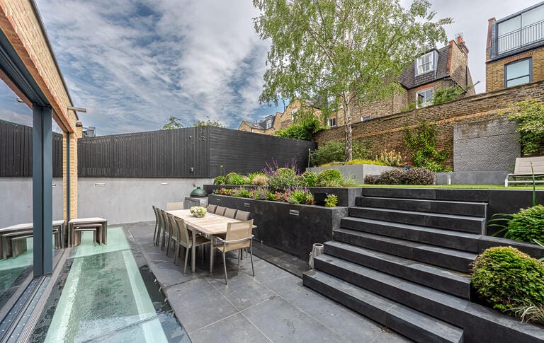 Luxurious Modern Detached Home in Clapham image 64
