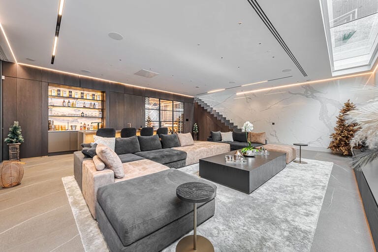 Luxurious Modern Detached Home in Clapham image 26