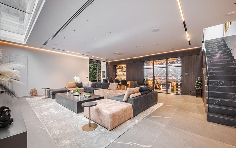 Luxurious Modern Detached Home in Clapham image 28