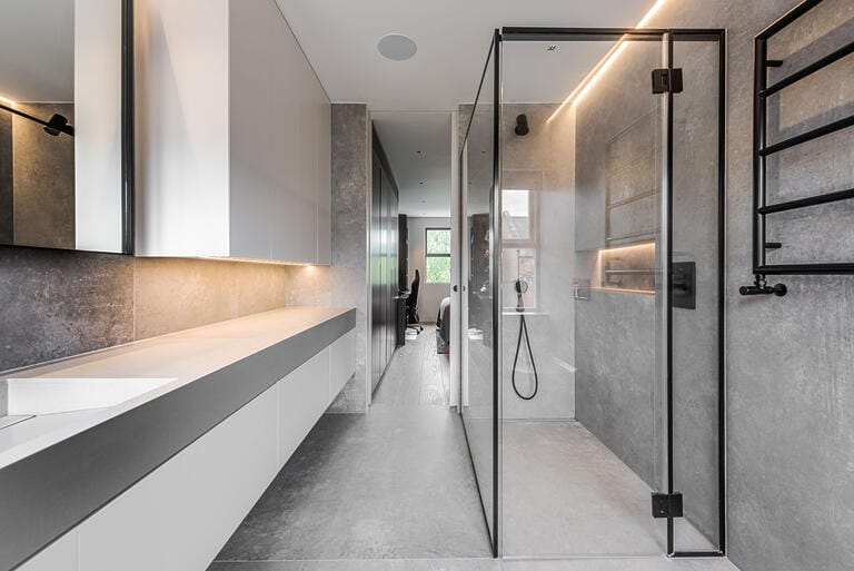 Luxurious Modern Detached Home in Clapham image 46