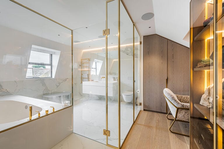 Luxurious Modern Detached Home in Clapham image 53